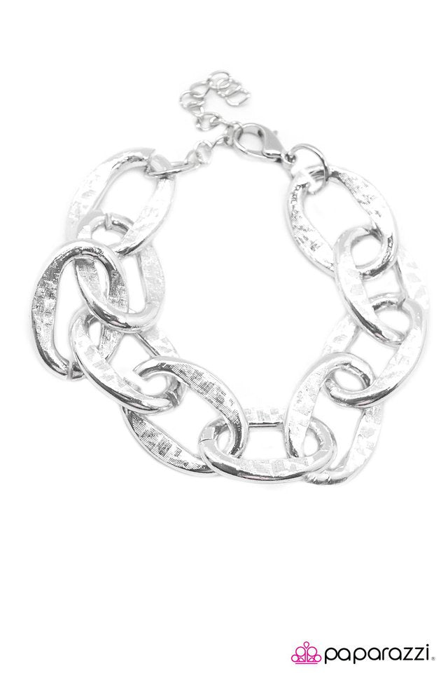 Paparazzi ♥ Yank My Chain - Silver ♥ Bracelet