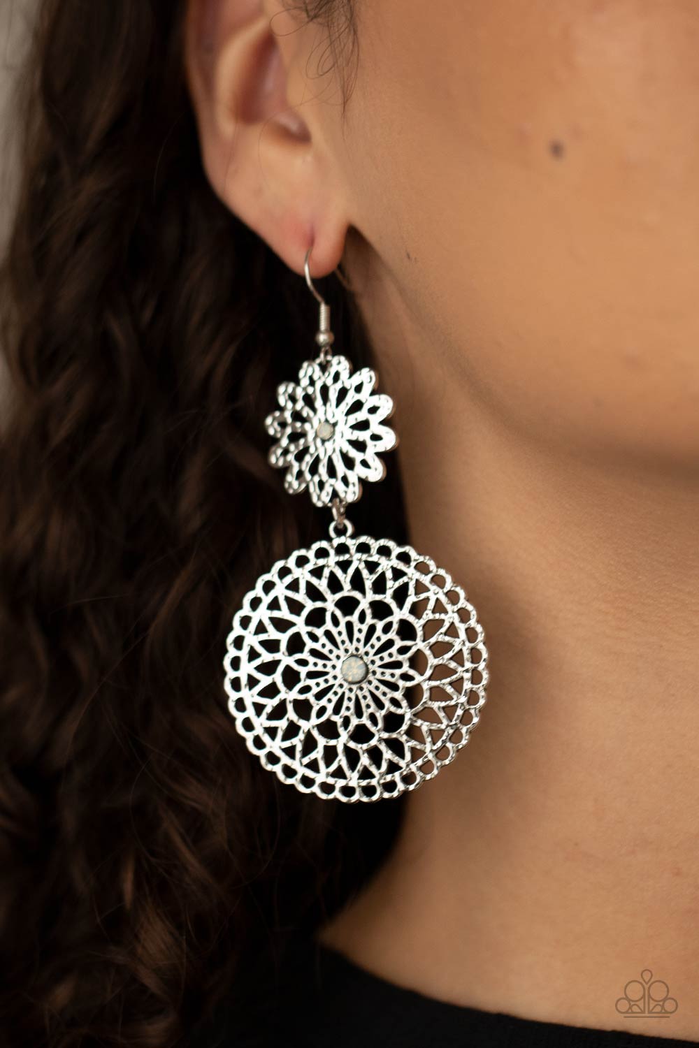 Paparazzi ♥ Garden Mantra - White ♥ Earrings
