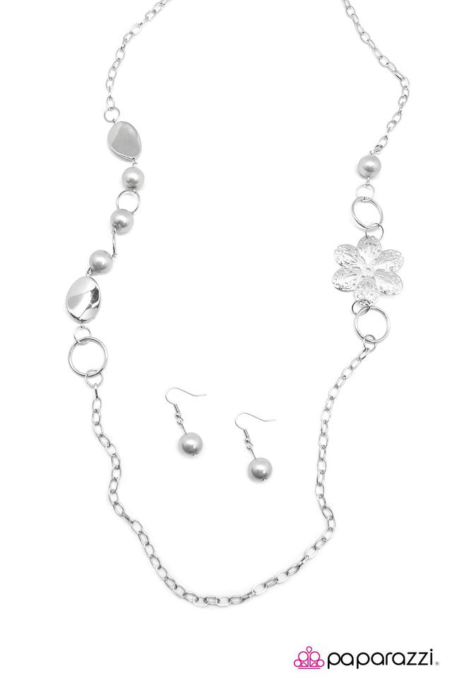 Paparazzi ♥ Not So Ordinary - Silver ♥ Necklace