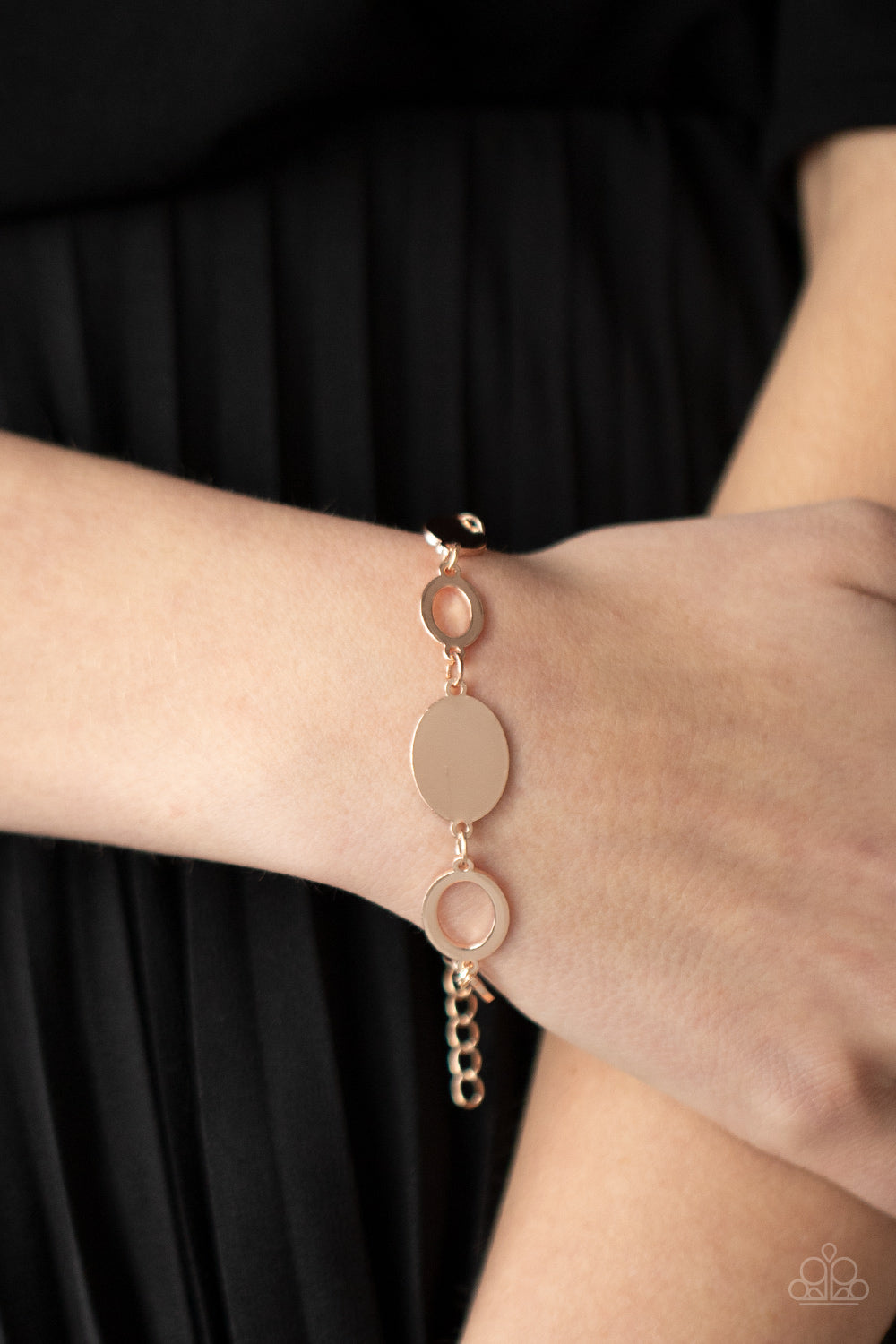 Paparazzi ♥ OVAL and Out - Rose Gold ♥ Bracelet