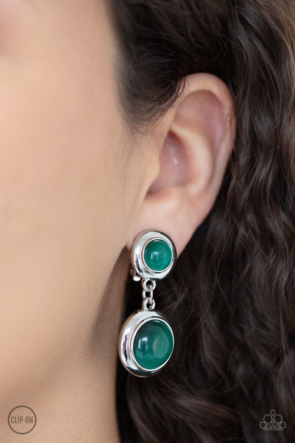Paparazzi ♥ Subtle Smolder - Green ♥ Clip-On