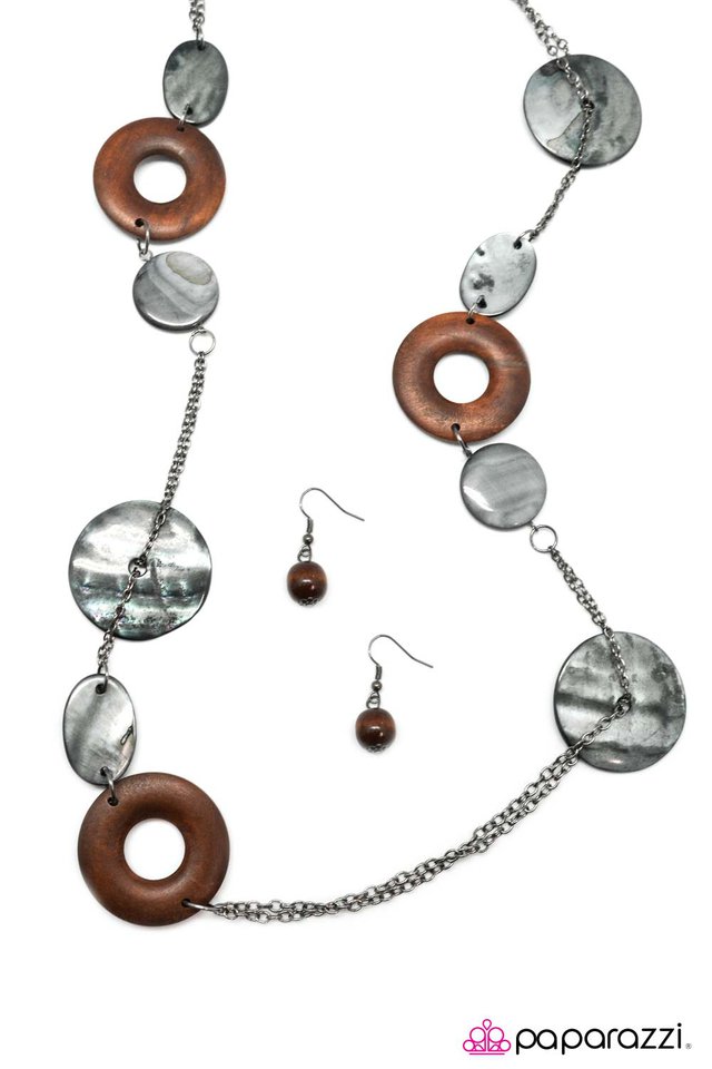 Paparazzi ♥ Surfs Up - Black ♥ Necklace