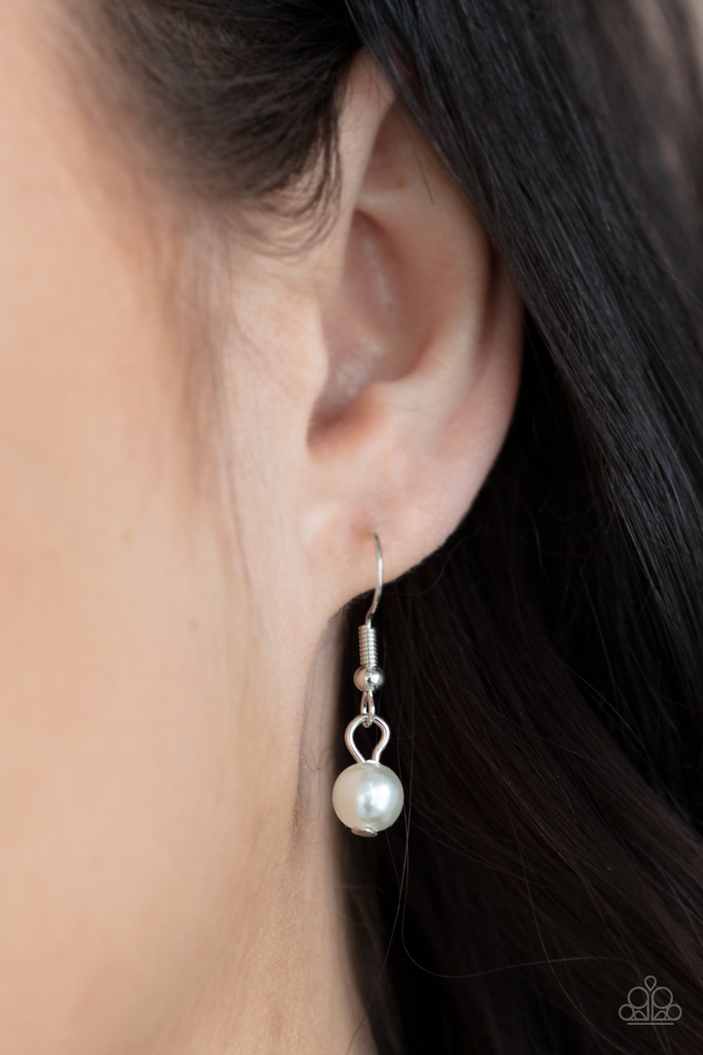 Paparazzi ♥ Down For The COUNTESS - White ♥ Necklace