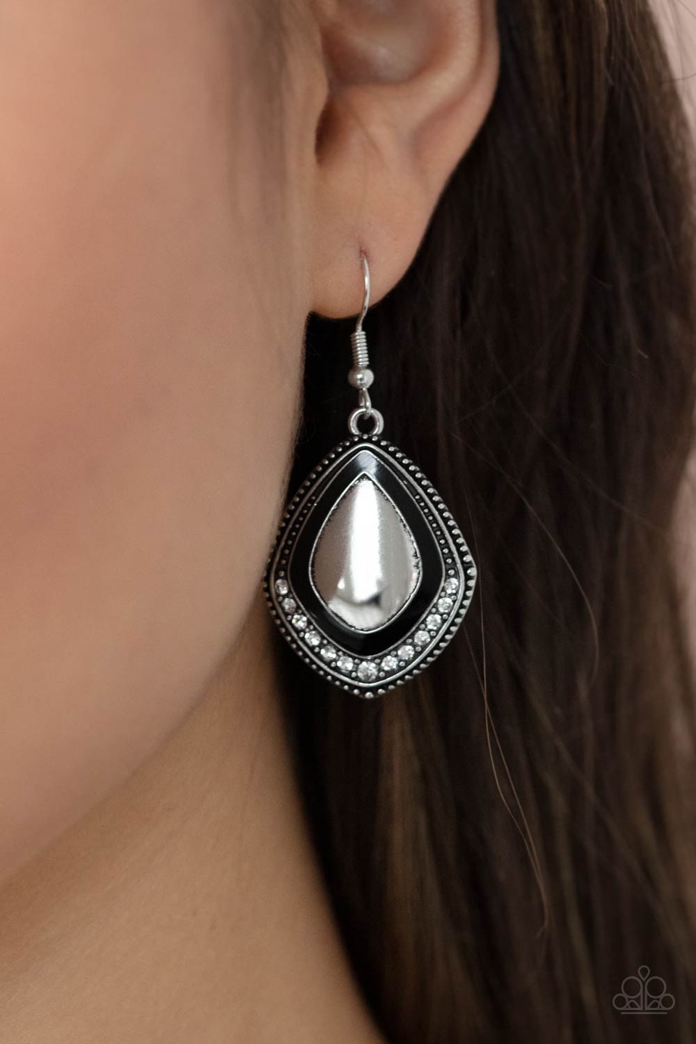 Paparazzi ♥ Fearlessly Feminine - Black ♥ Earrings