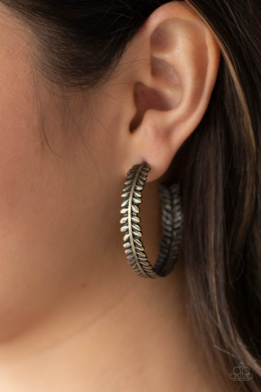 Paparazzi ♥ Laurel Gardens - Brass ♥ Earrings