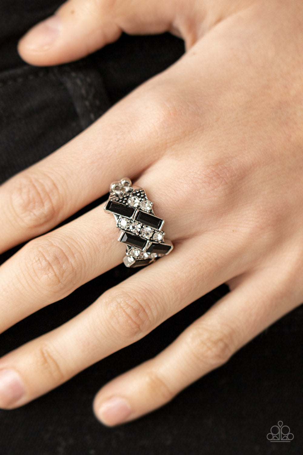Paparazzi ♥ Noble Novelty - Black ♥ Ring
