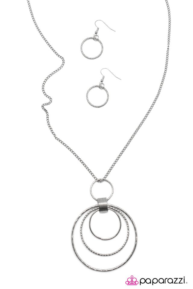 Paparazzi ♥ Hoop Dreams - Black ♥ Necklace