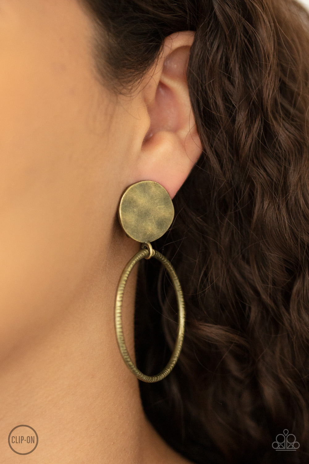 Paparazzi ♥ Undeniably Urban - Brass ♥ Clip-On