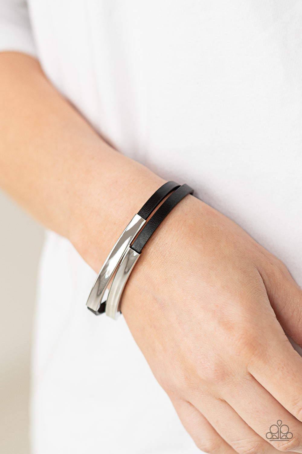 Paparazzi ♥ Dangerously Divine - Black ♥ Bracelet