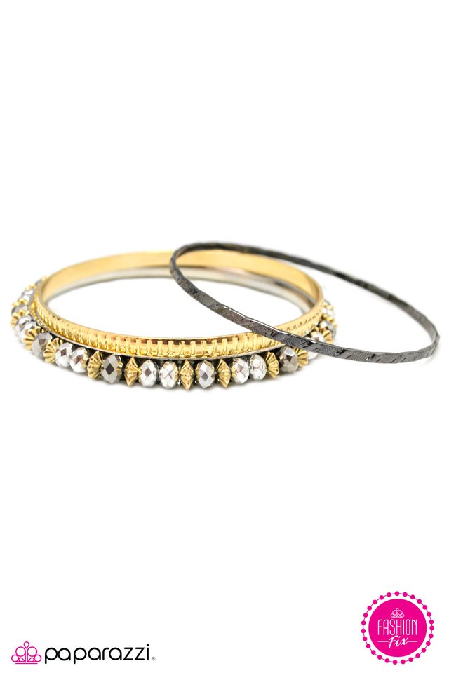 Paparazzi ♥ Girl On Fire - Black ♥ Bracelet