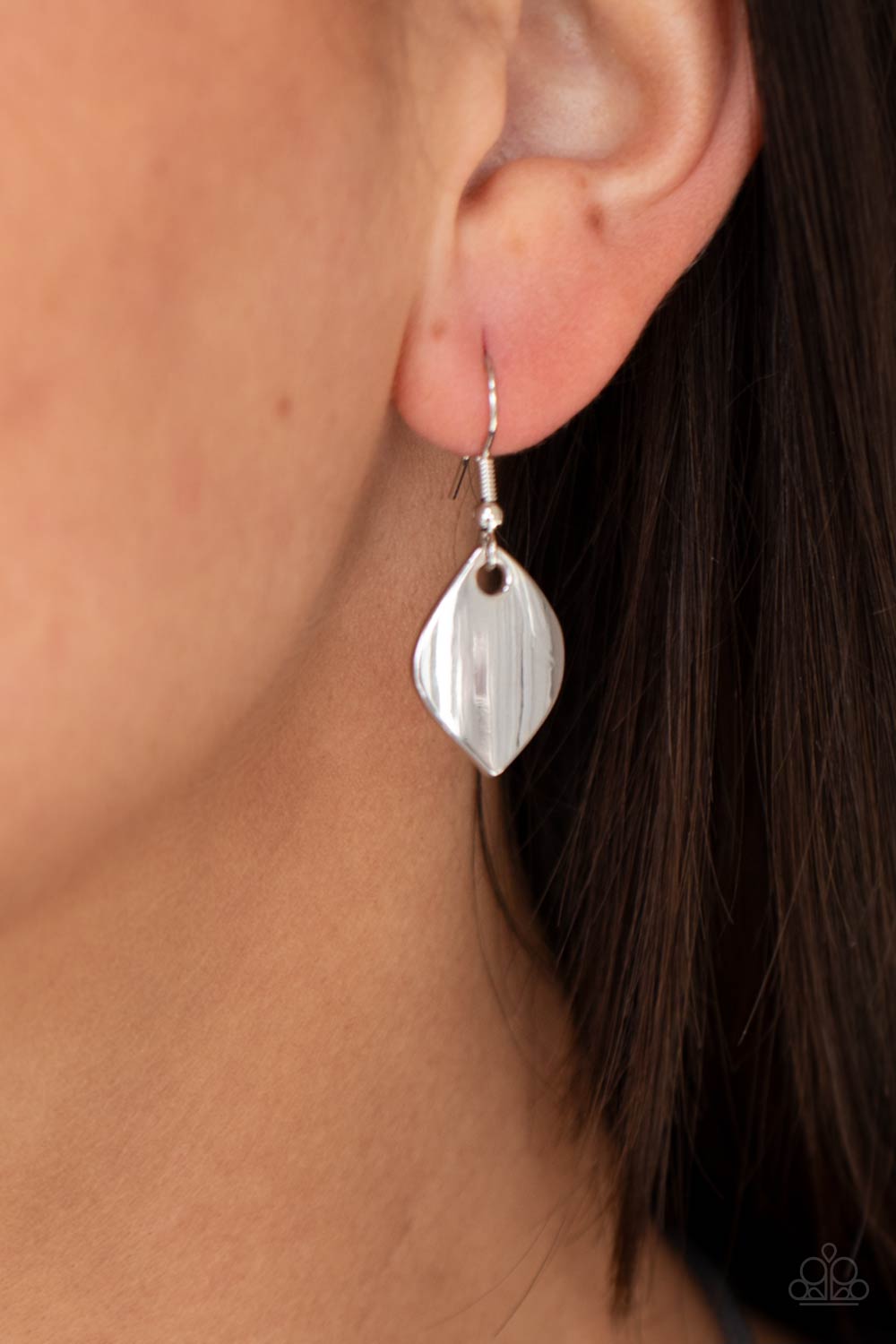 Paparazzi ♥ Face The ARTIFACTS - Silver ♥ Necklace