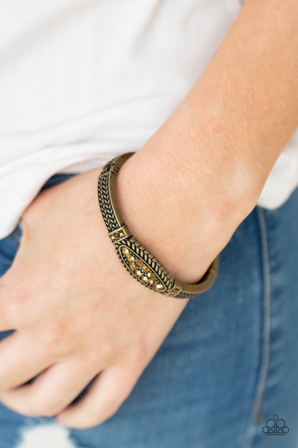 Paparazzi ♥ Locked in Luster - Brass ♥ Bracelet