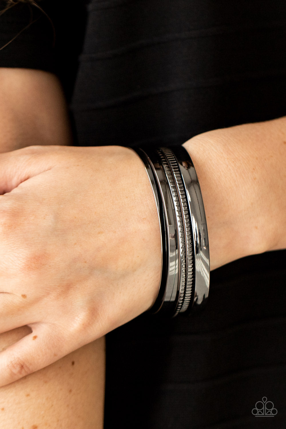 Paparazzi ♥ Gliding Gleam - Black ♥ Bracelet