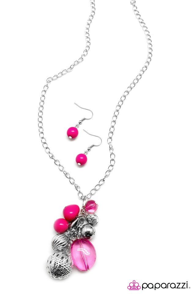 Paparazzi ♥ Pep In My Step - Pink ♥ Necklace