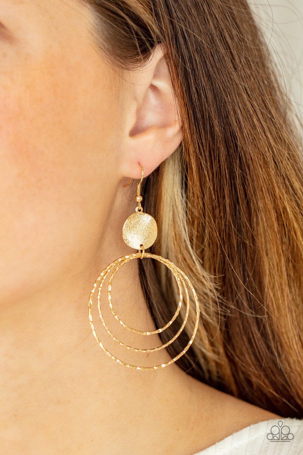 Paparazzi ♥ Universal Rehearsal - Gold ♥ Earrings