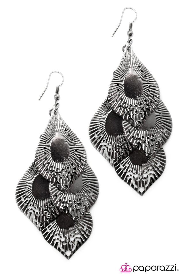 Paparazzi ♥ From Dusk Til Dawn - Black ♥ Earrings