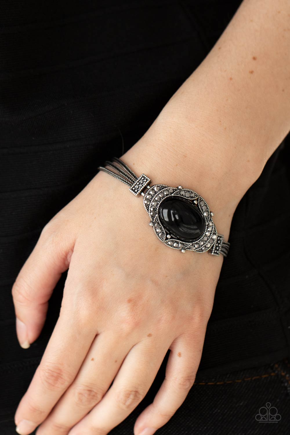 Paparazzi ♥ Top-Notch Drama - Black ♥ Bracelet
