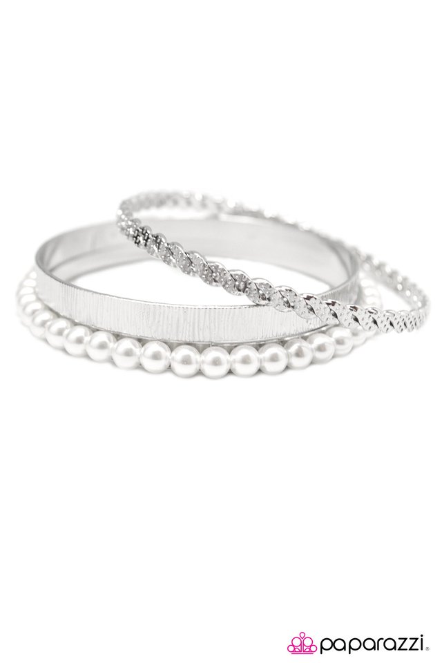 Paparazzi ♥ Circle Of Influence - White ♥ Bracelet