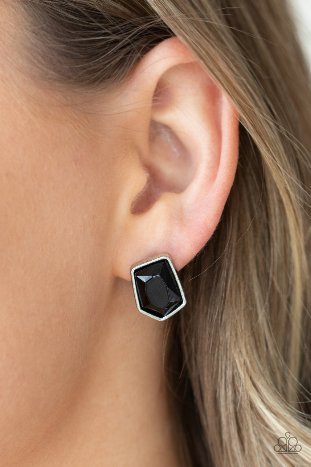 Paparazzi ♥ Indulge Me - Black ♥ Post Earrings