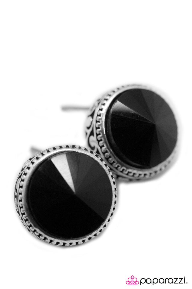 Paparazzi ♥ The Grand Prix - Black ♥ Earrings