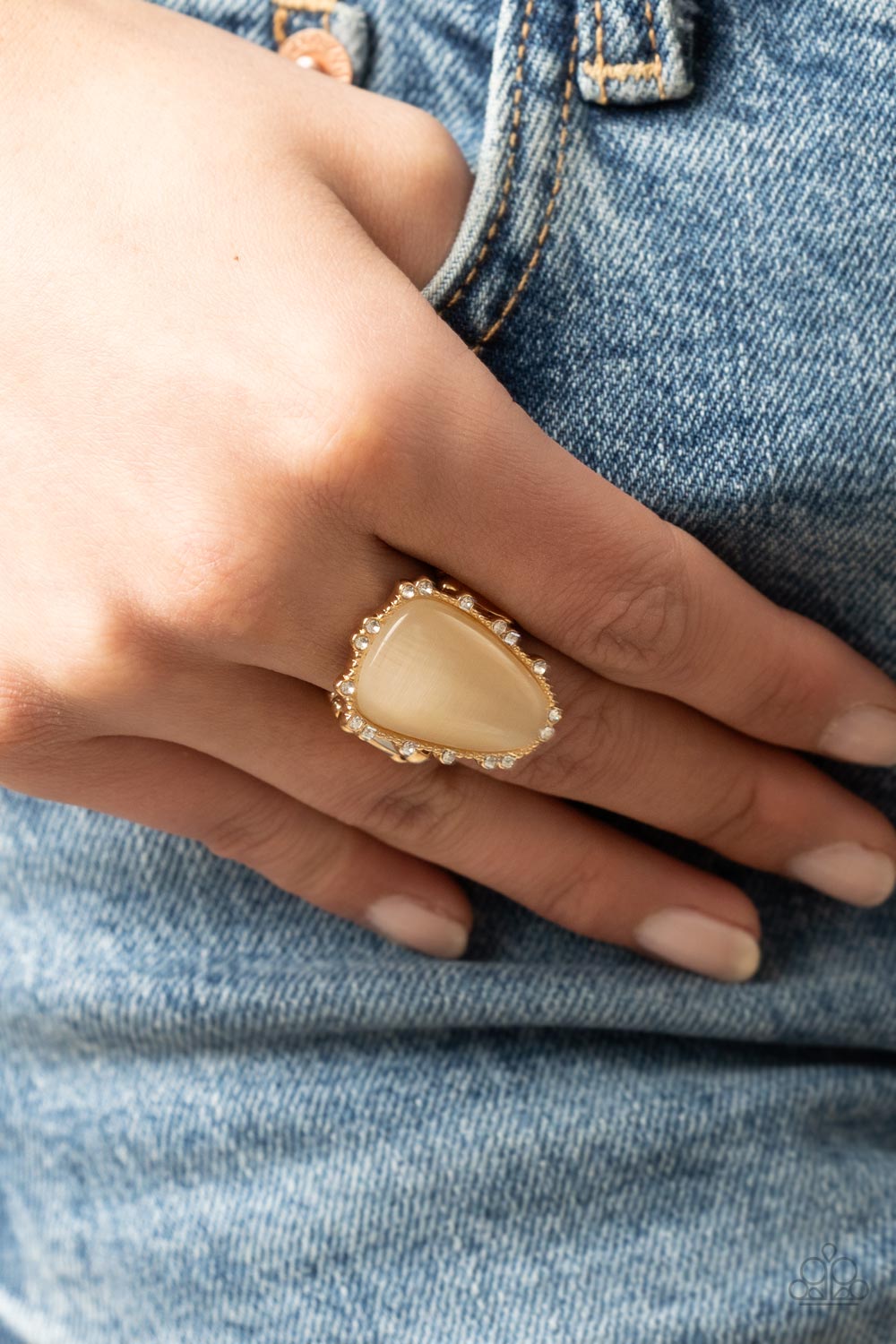 Paparazzi ♥ Newport Nouveau - Gold ♥ Ring