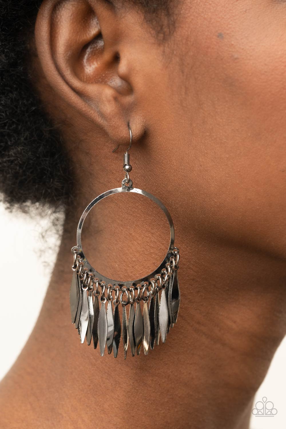 Paparazzi ♥ Radiant Chimes - Black ♥ Earrings