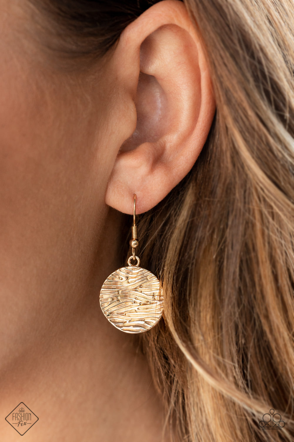 Paparazzi ♥ Circulating Shimmer - Gold ♥ Necklace