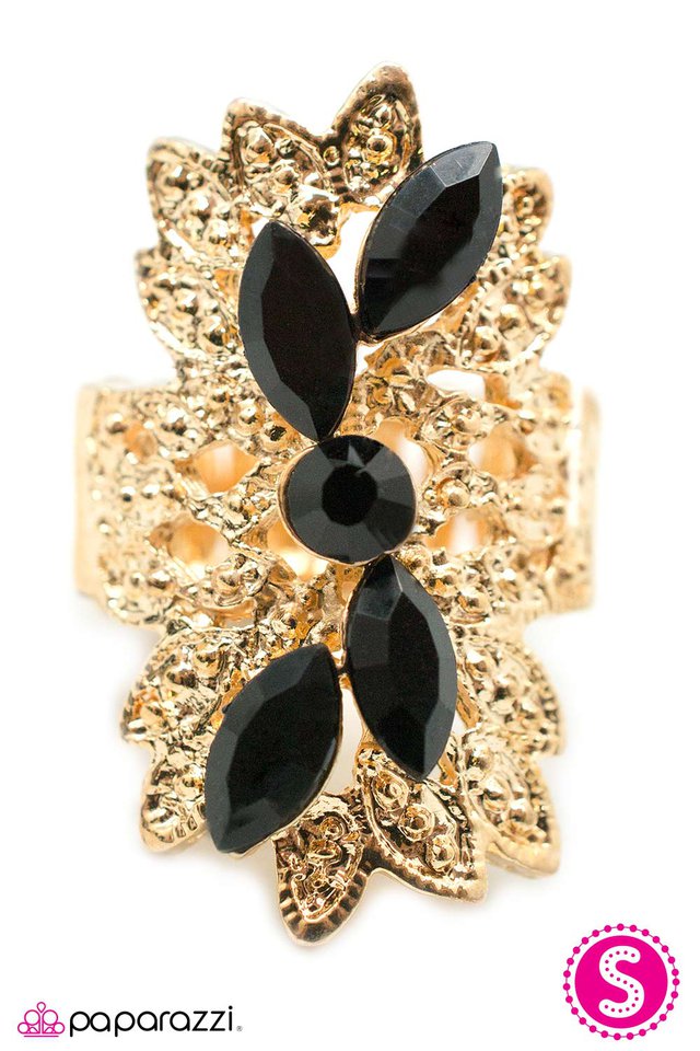 Paparazzi ♥ Curtain Call - Gold ♥ Ring