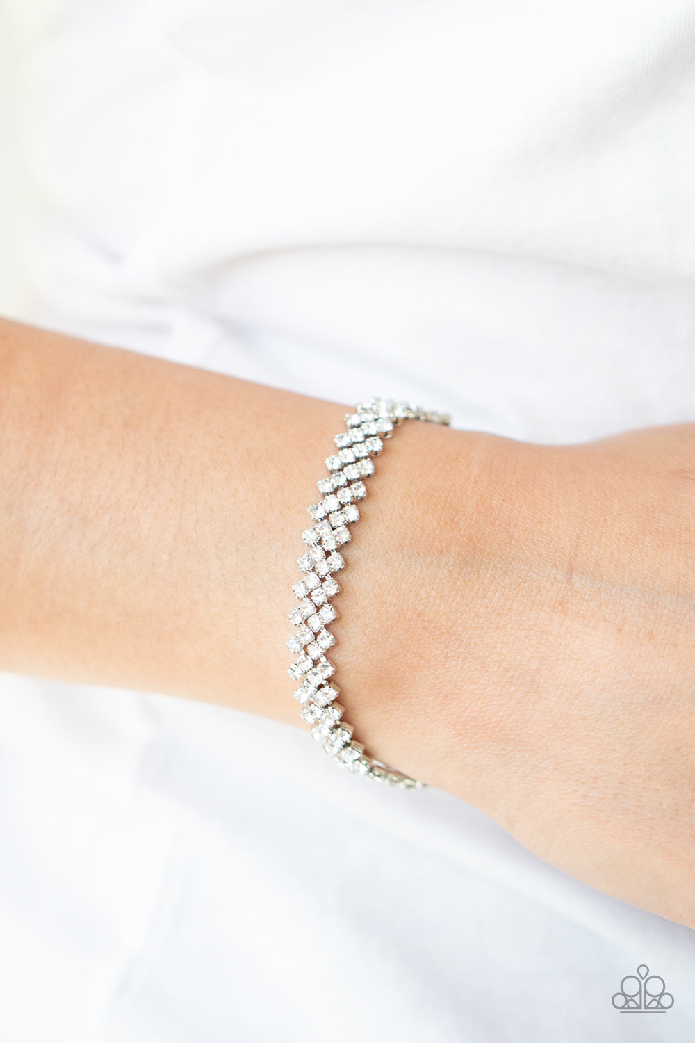 Paparazzi ♥ Chicly Candescent - White ♥ Bracelet