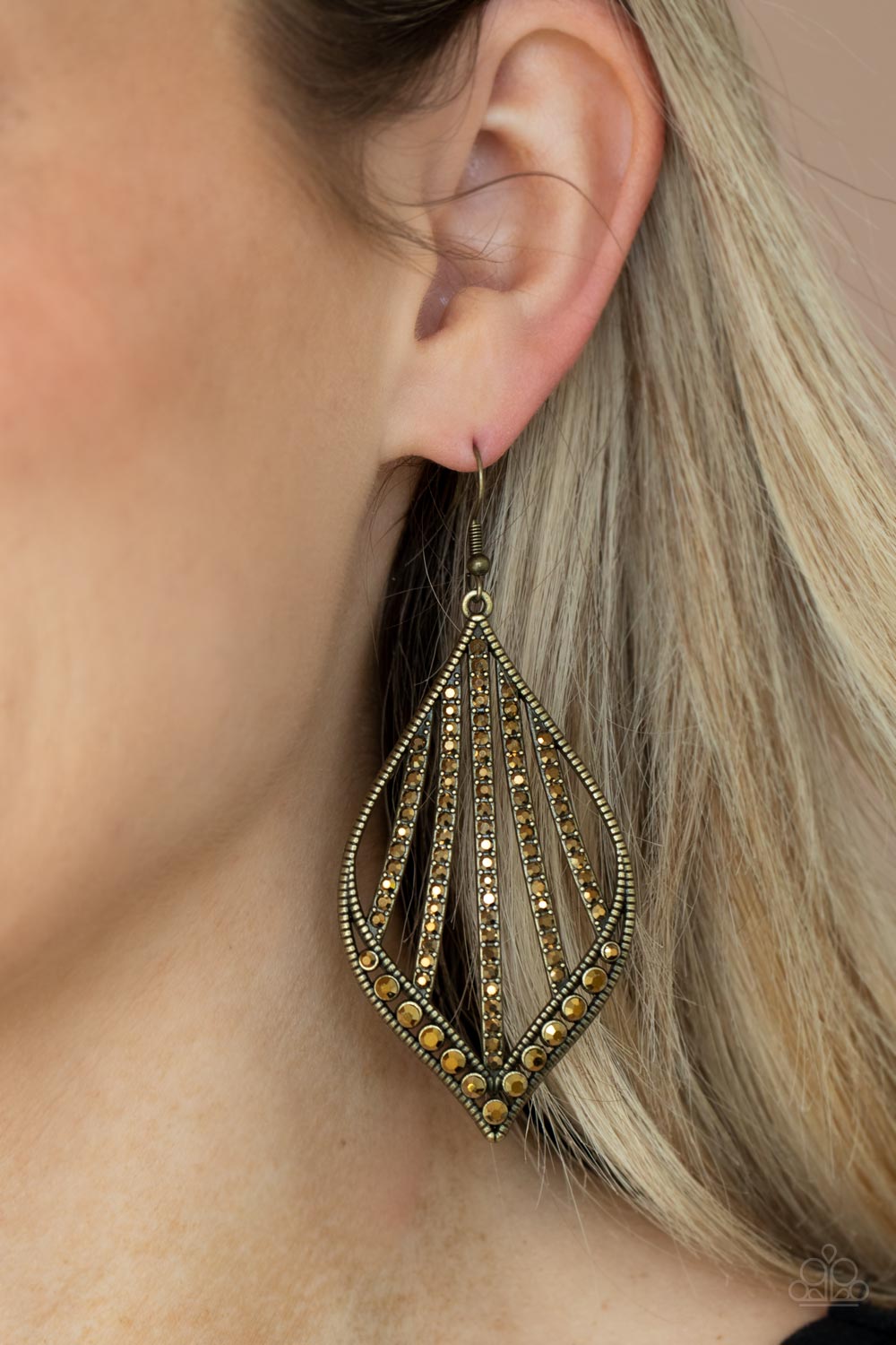 Paparazzi ♥ Showcase Sparkle - Brass ♥ Earrings