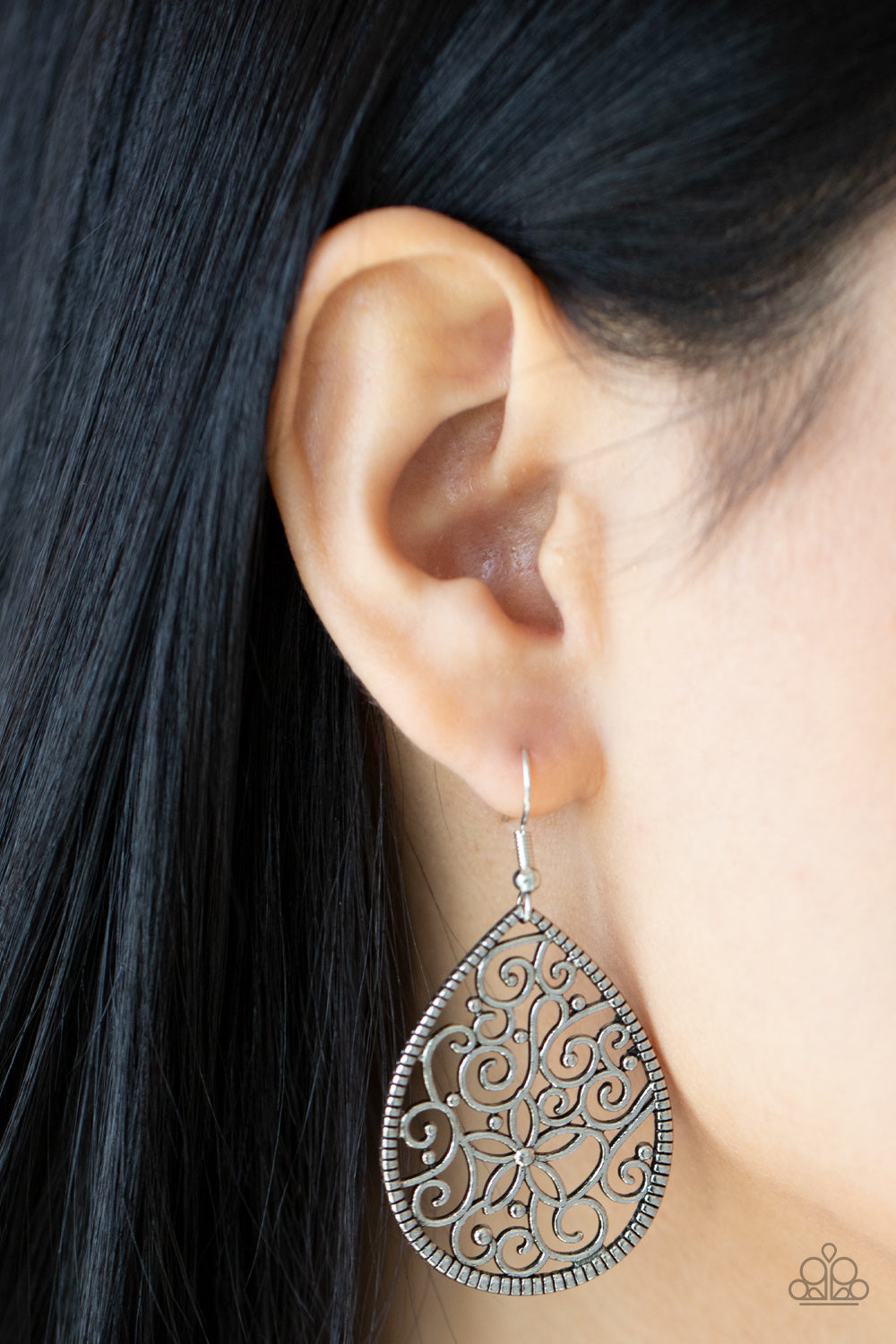 *Ordered 6/20* Paparazzi ♥ Tour de Garden - Silver ♥ Earrings