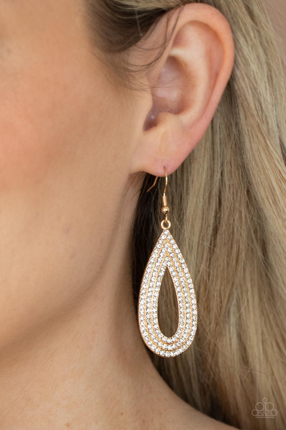 Paparazzi ♥ Exquisite Exaggeration - Gold ♥ Earrings