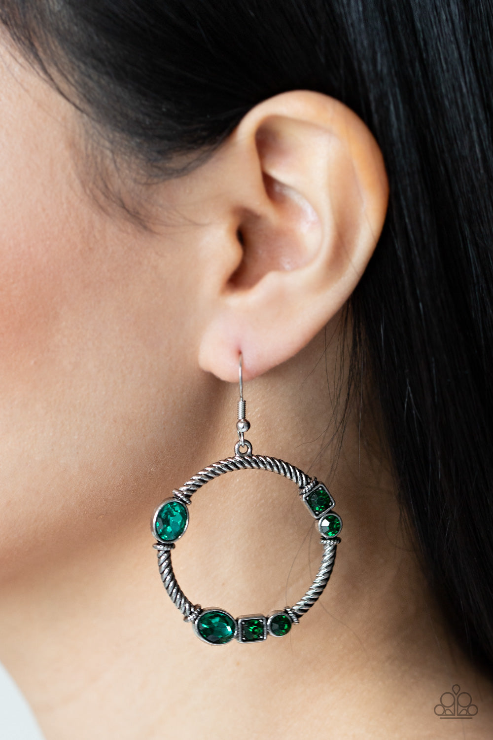 Paparazzi ♥ Glamorous Garland - Green ♥ Earrings