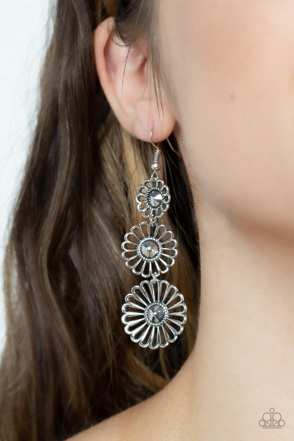 Paparazzi ♥ Gazebo Garden - Silver ♥ Earrings