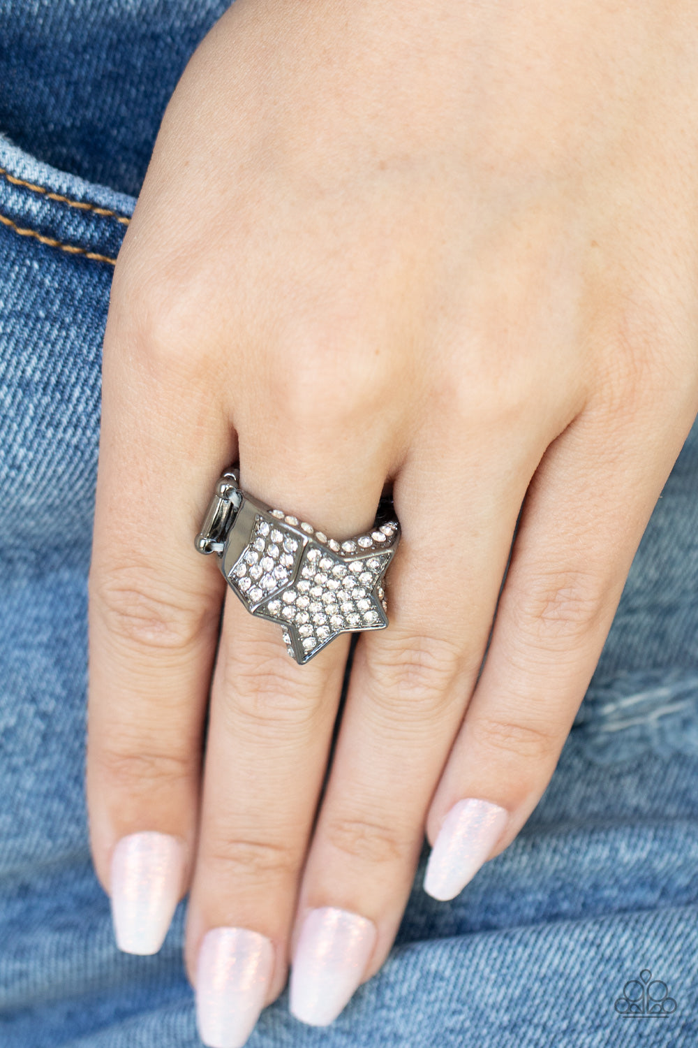 Paparazzi ♥ Here Come The Fireworks - Black ♥ Ring