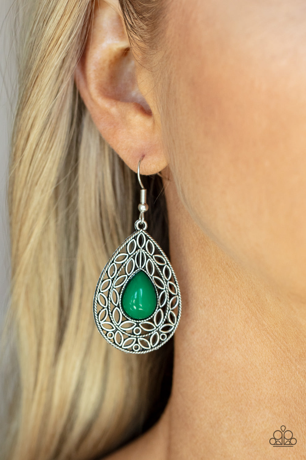 Paparazzi ♥ Fanciful Droplets - Green ♥ Earrings