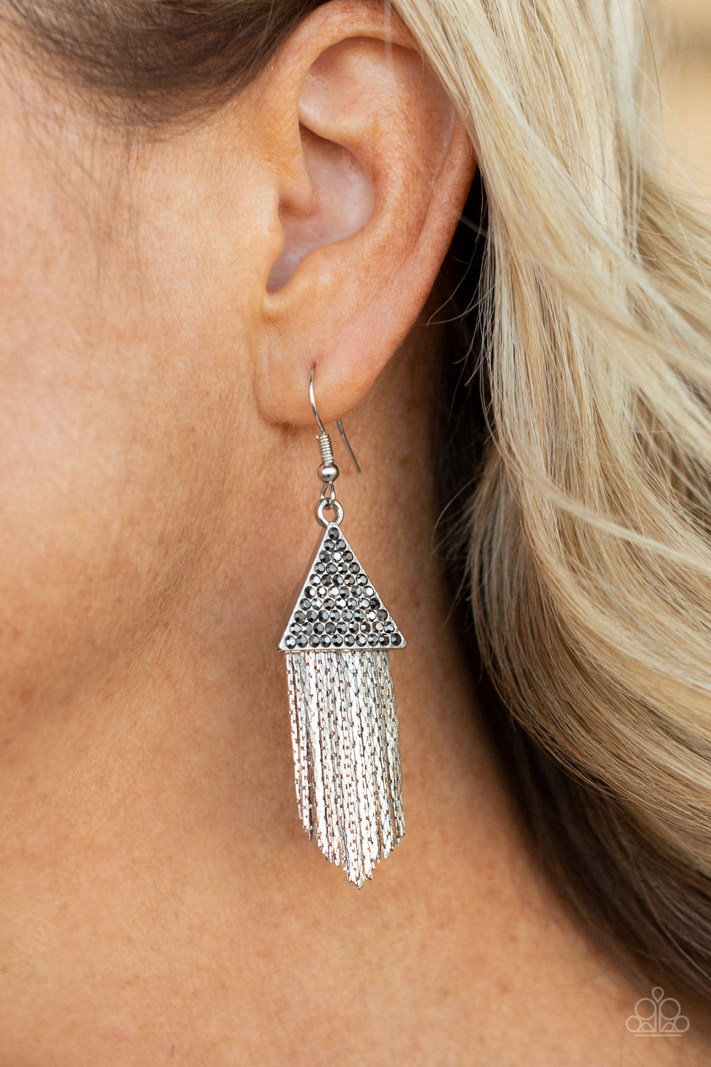 Paparazzi ♥ Pyramid SHEEN - Silver ♥ Earrings