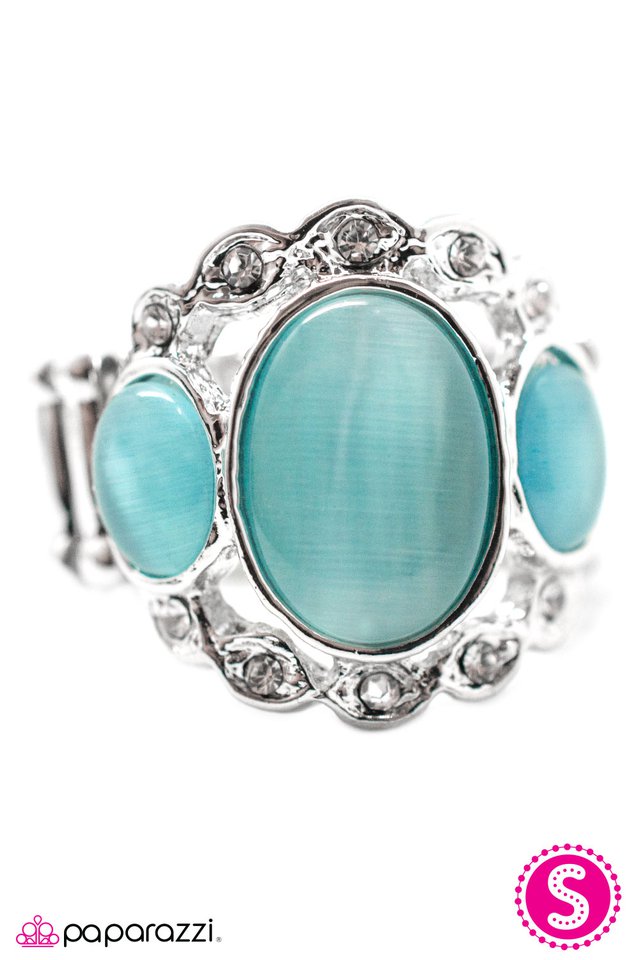 Paparazzi ♥ Ice Ice Baby - Blue ♥ Ring
