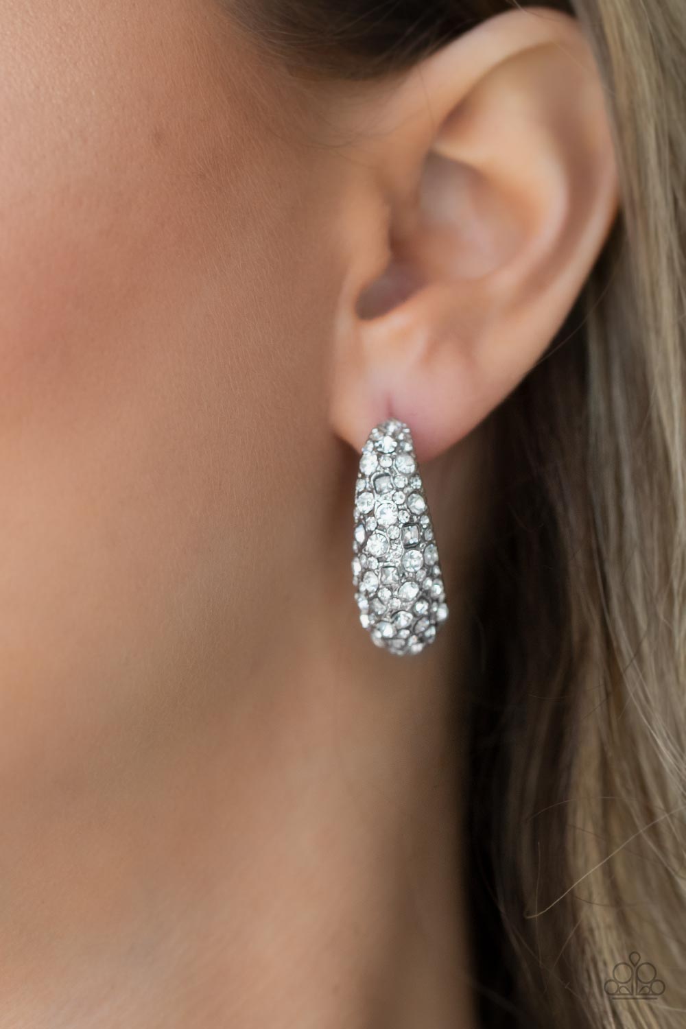 Paparazzi ♥ Glamorously Glimmering - White ♥ Earrings