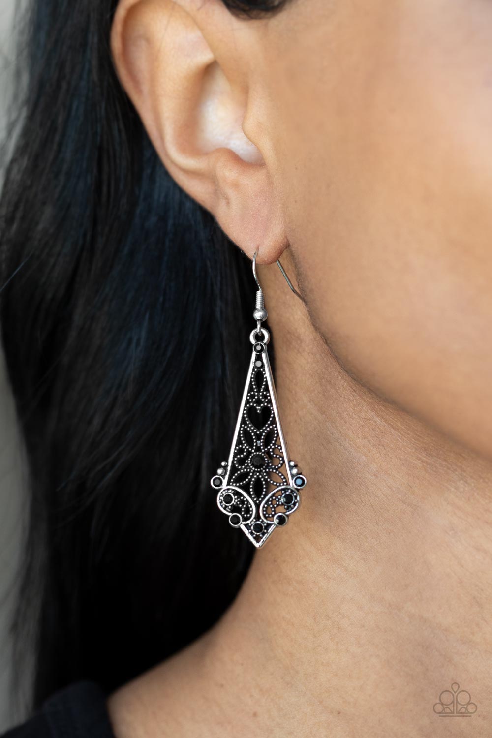 Paparazzi ♥ Casablanca Charisma - Black ♥ Earrings