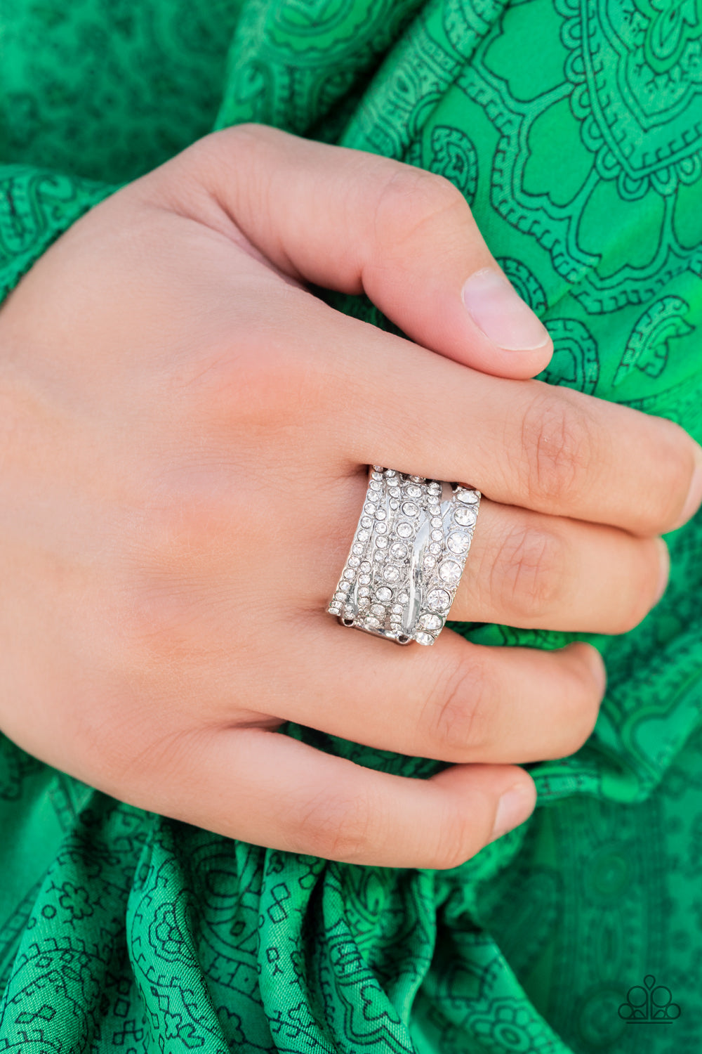Paparazzi ♥ Exclusive Elegance - White ♥ Ring