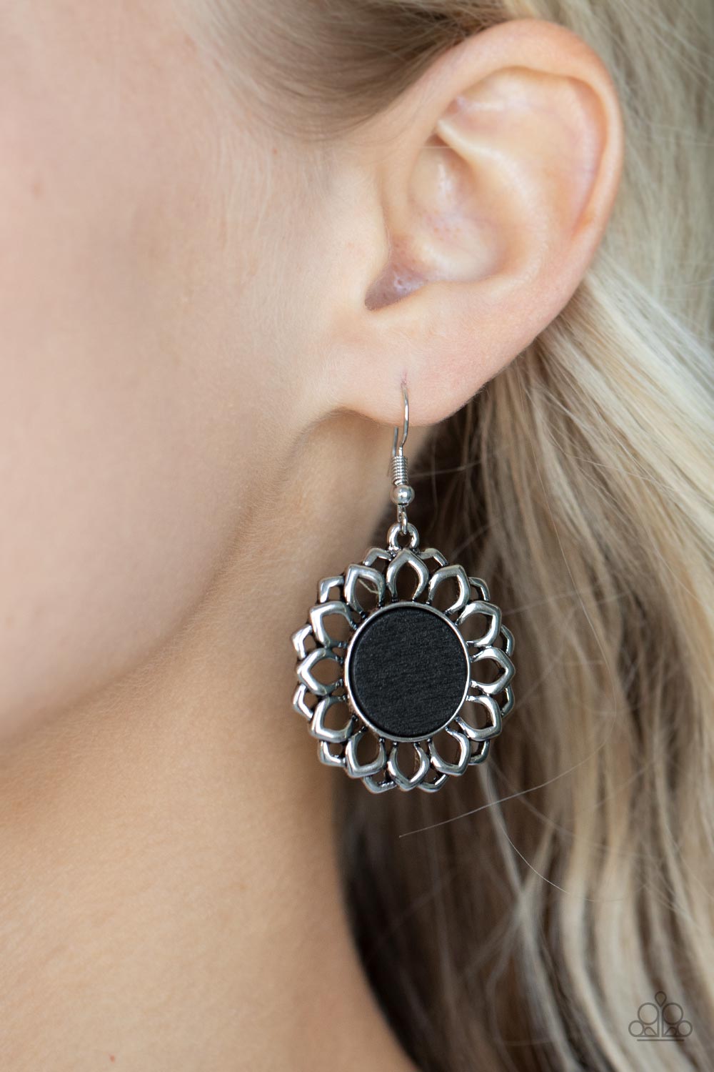Paparazzi ♥ Farmhouse Fashionista - Black ♥ Earrings