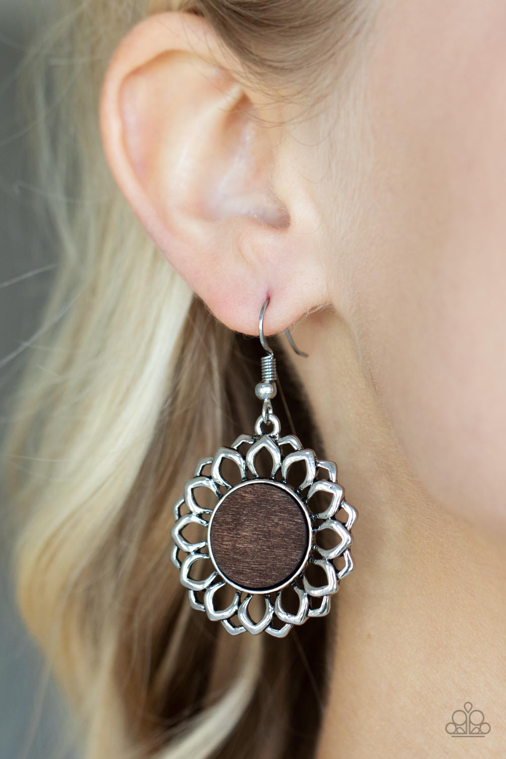 Paparazzi ♥ Farmhouse Fashionista - Brown ♥ Earrings