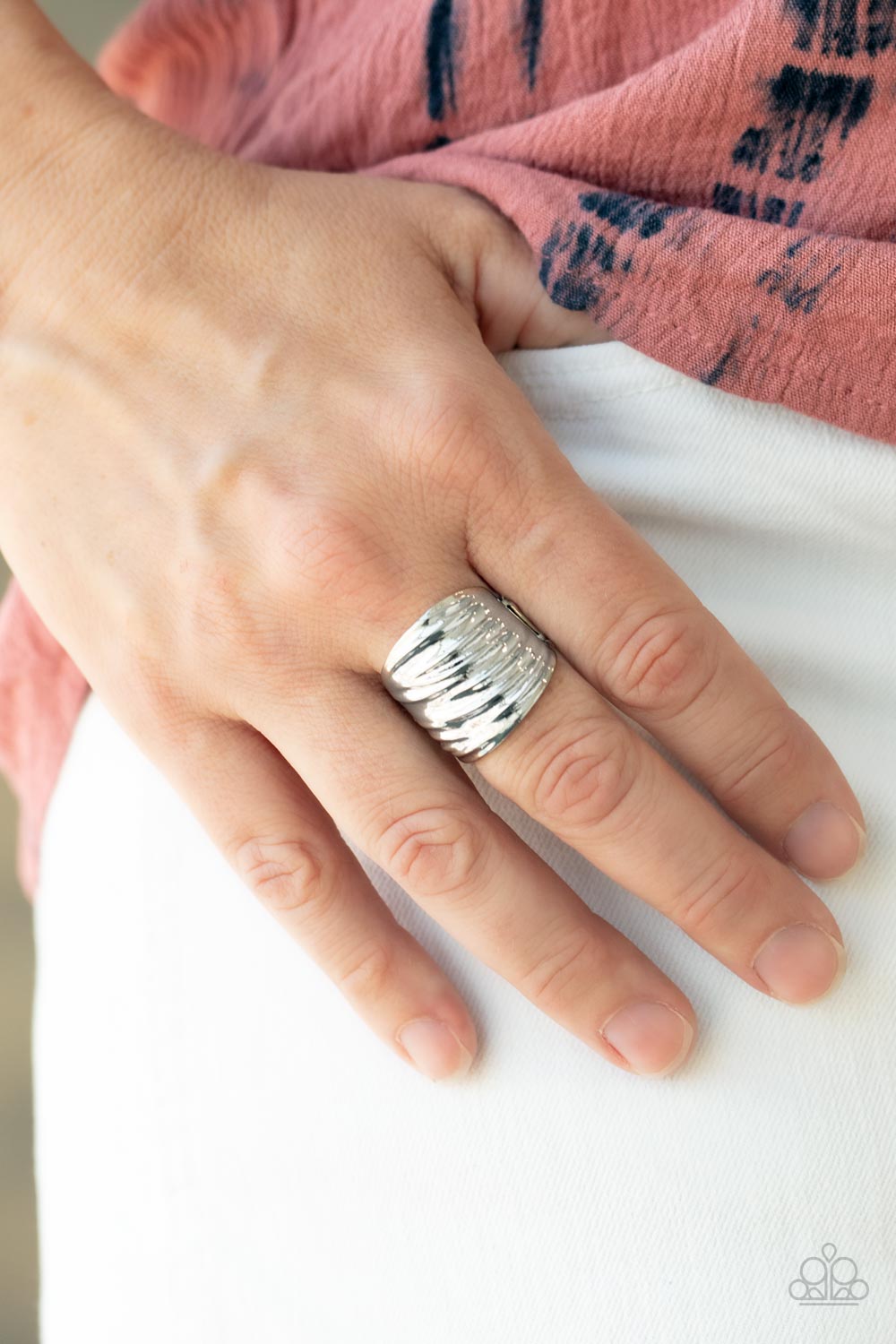 Paparazzi ♥ Easily Swayed - Silver ♥ Ring