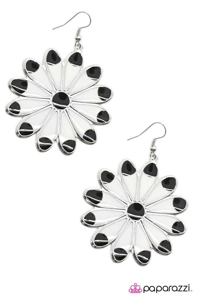 Paparazzi ♥ Blooming Beauty - White ♥ Earrings