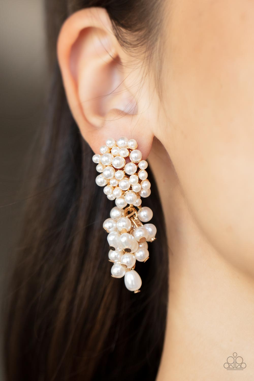 Paparazzi ♥ Fabulously Flattering - Gold ♥ Post Earrings