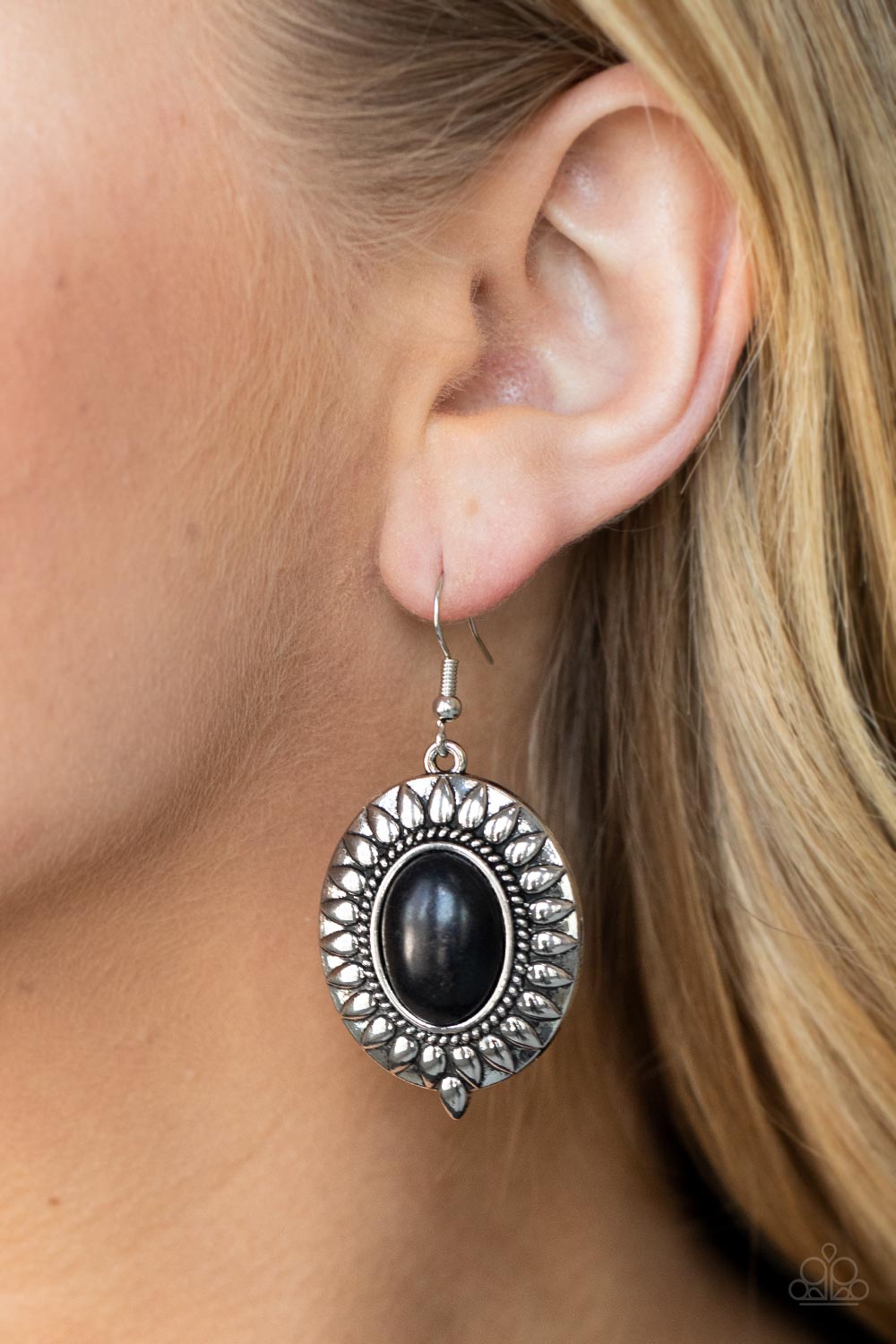 Paparazzi ♥ Mesa Garden - Black ♥ Earrings