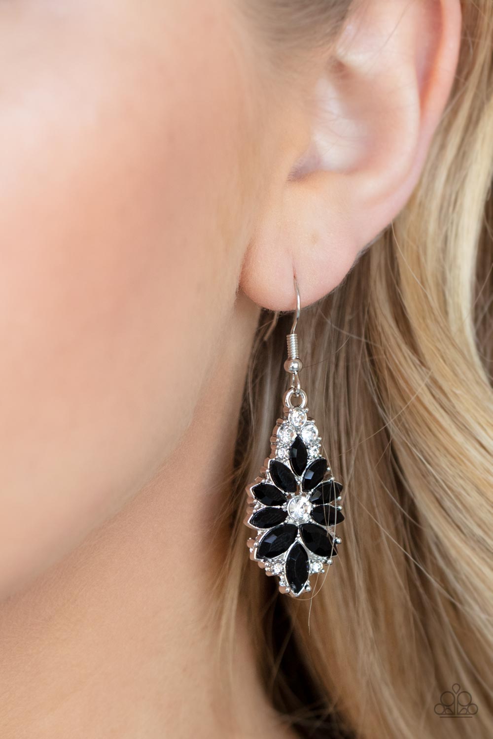 Paparazzi ♥ Gala Goddess - Black ♥ Earrings