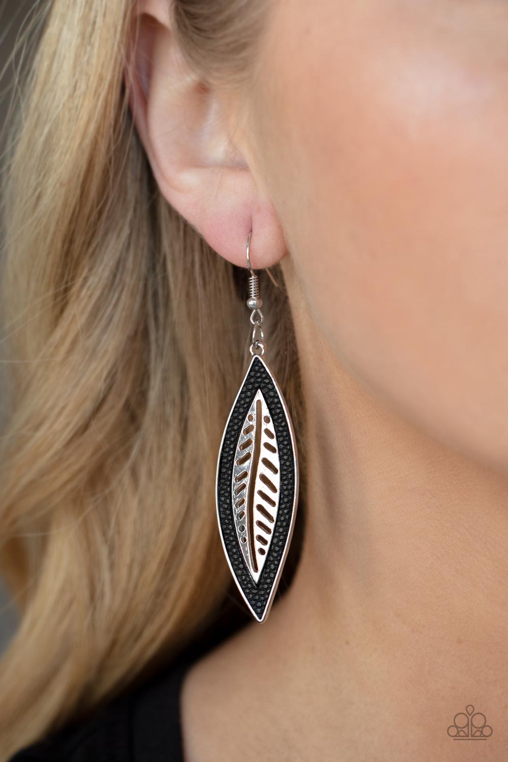 Paparazzi ♥ Leather Lagoon - Black ♥ Earrings