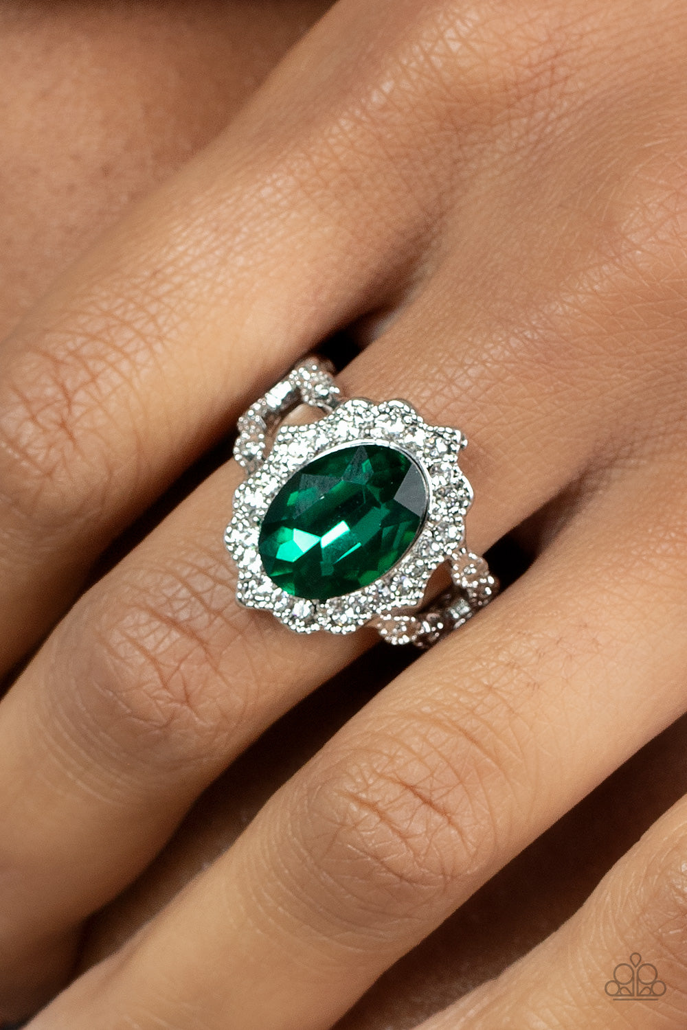 Paparazzi ♥ Oval Office Opulence - Green ♥ Ring